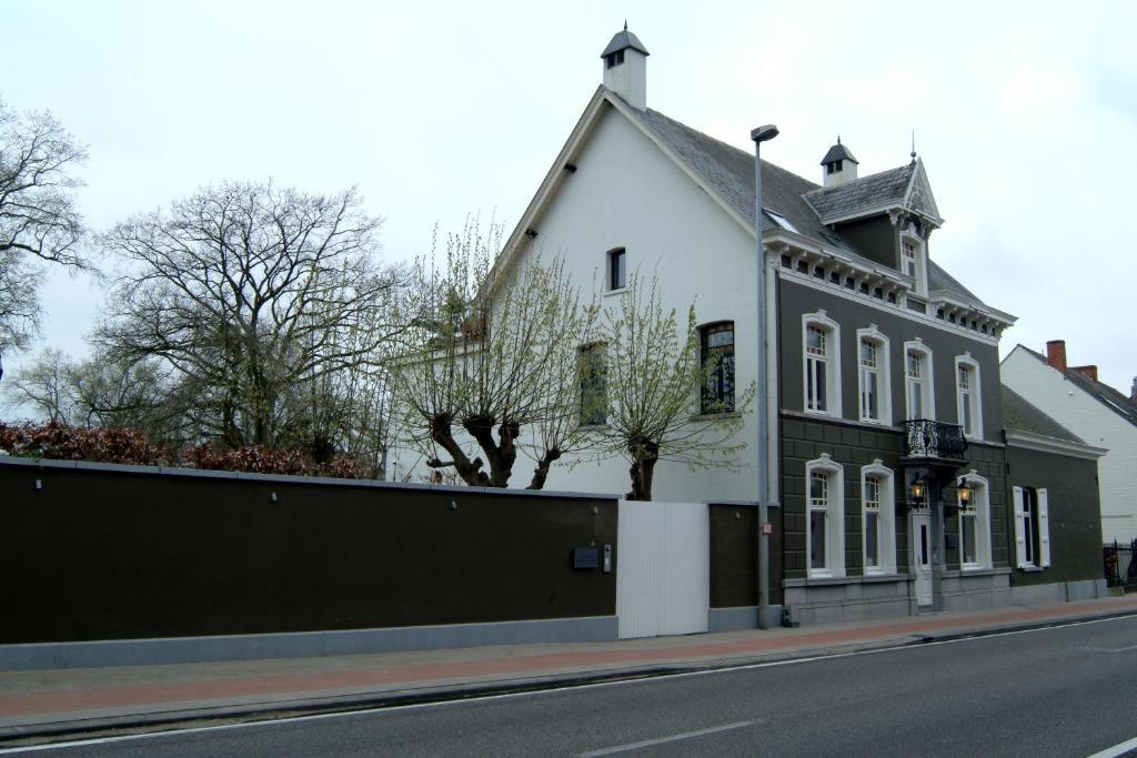 Hotel Villa Tilia Retie Bagian luar foto